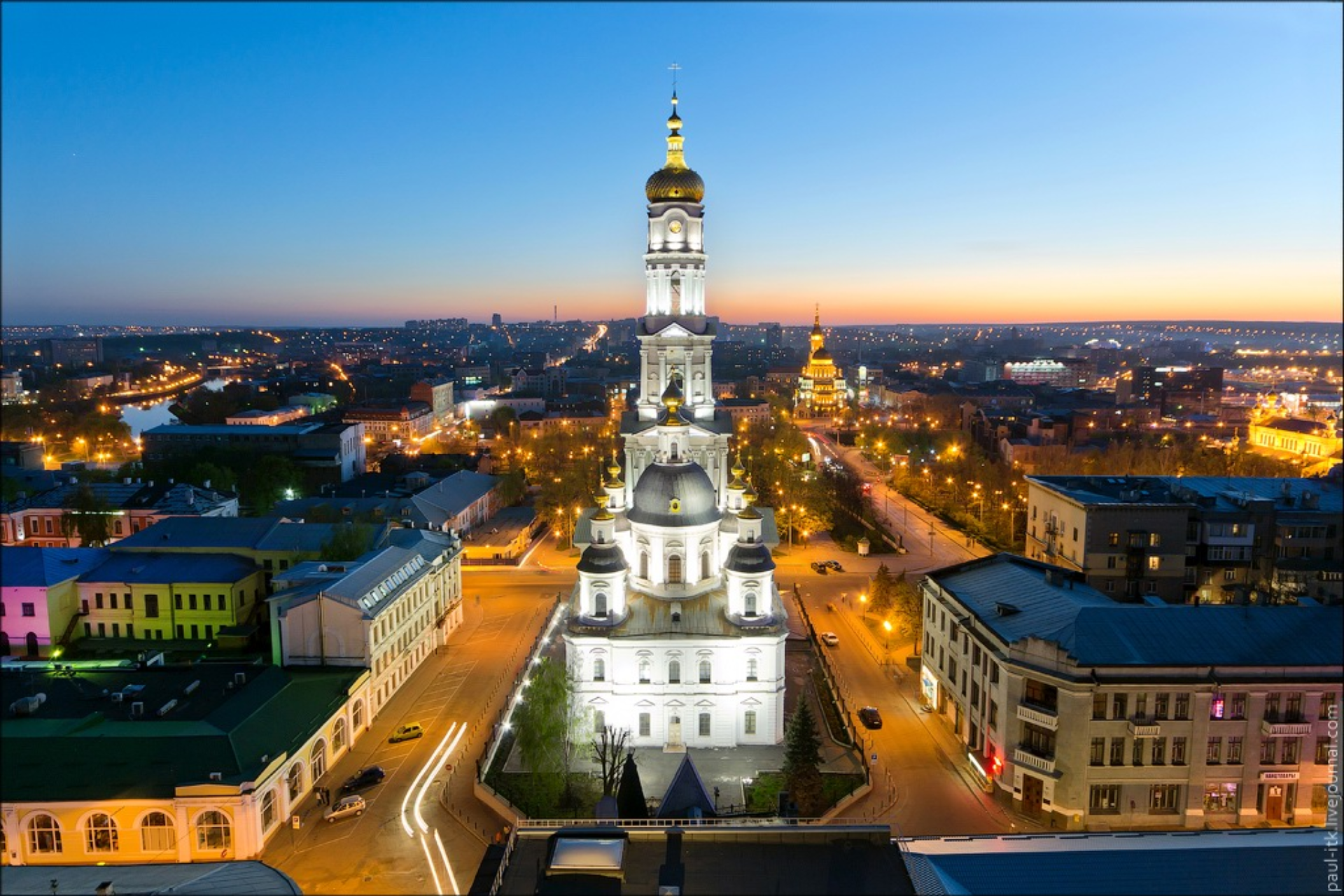 Харьков фото. Успенский собор Харьков. Харьков колокольня собора. Колокольня Успенского собора Харьков. Александровская колокольня возле Успенского собора в Харькове.